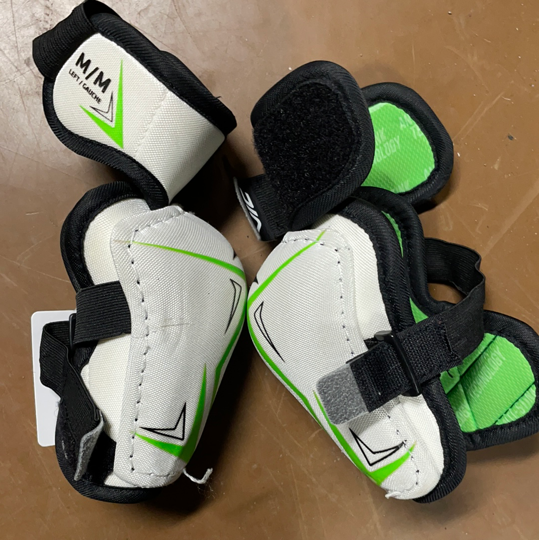 Used Vic CX2 Youth Large Elbow Pads Crow's Sports