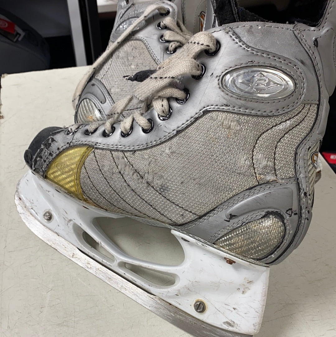 Used Easton ZAir Skates 4EE Crow's Sports