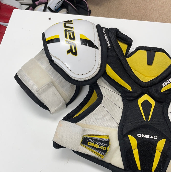 Used Bauer Supreme One40 Youth Shoulder Pads