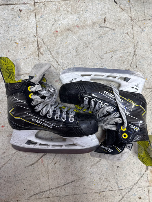 Used Bauer Supreme M30 Size 4.0D Skates