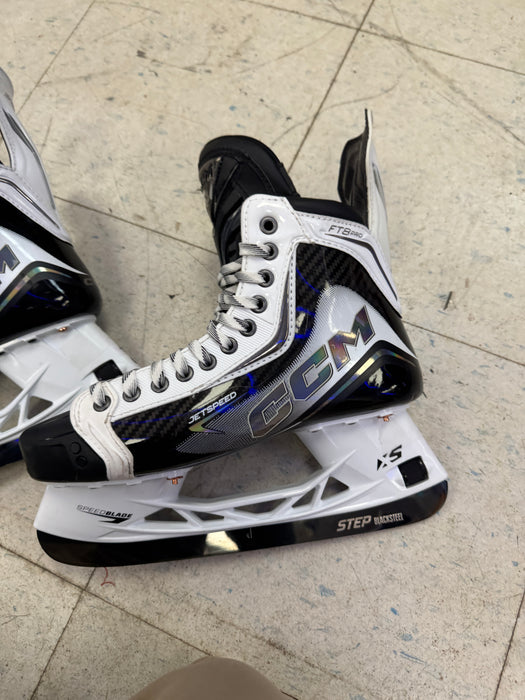 Used Demo CCM JetSpeed FT8 Pro White Size 9.0R Skates