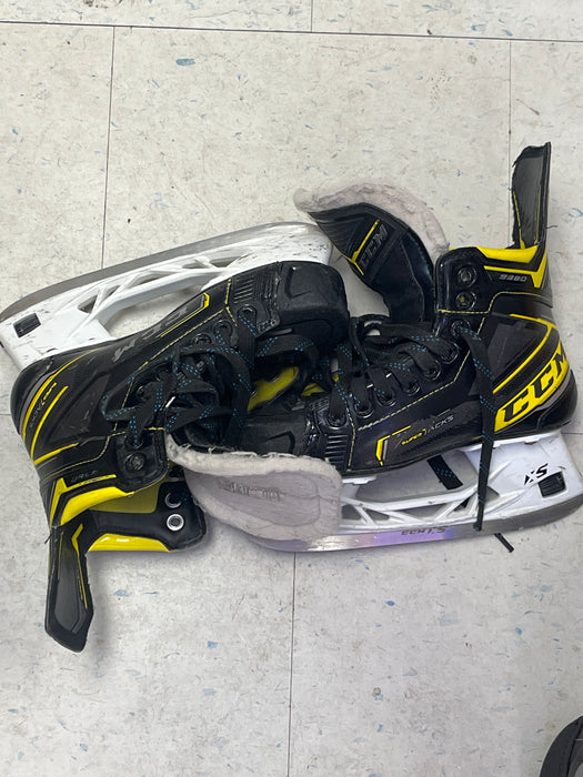 Used CCM Tacks 9380 Player Skates Size 3.5 D