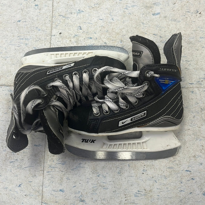 Used Nike Bauer Supreme 30 Size 10.5 Youth Player Skates