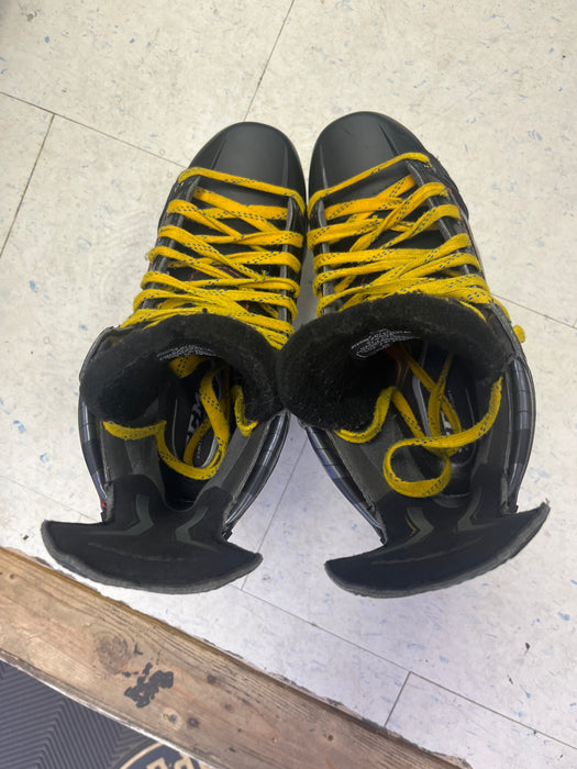 Used CCM Jetspeed Size 5.5 Skates