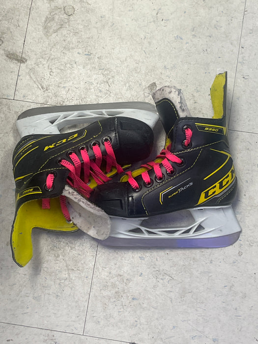 Used CCM Tacks 9350 Size 10 Youth Skates