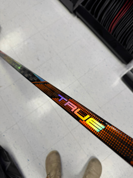 TRUE Pro Stock ELIAS LINDHOLM HZRDUS 9x4 Hockey Stick Senior