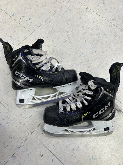 Used CCM Tacks XF80 Junior Player Skates 2.5D