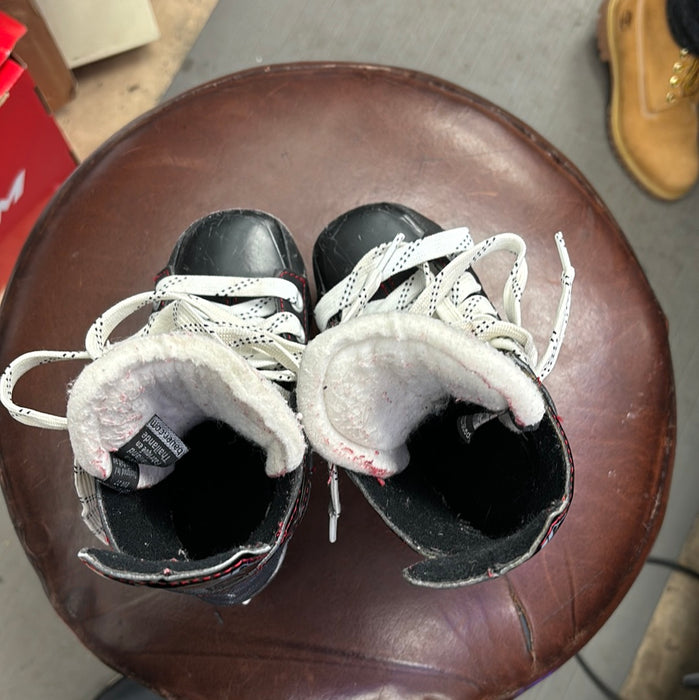 Used Bauer Vapor x300 Youth 9.0 Skates