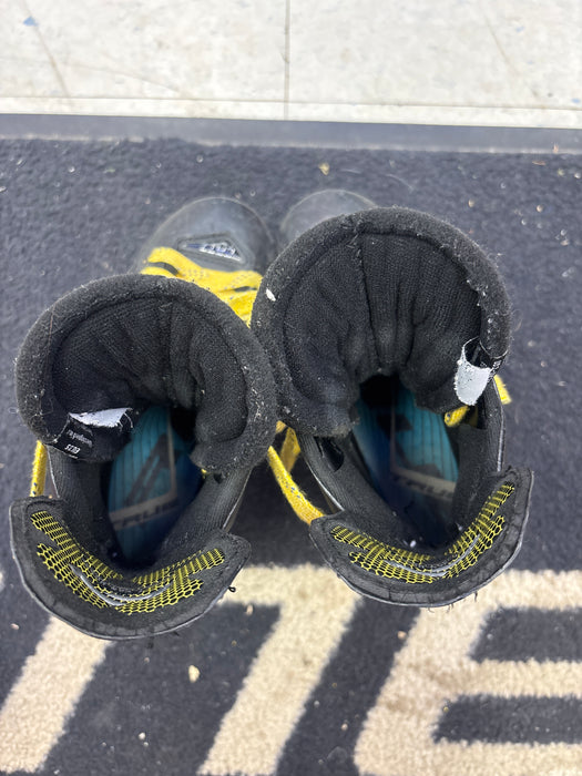 Used True Catalyst 7 Size 2.0R Skates