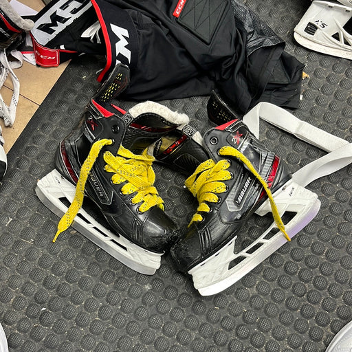 Used Bauer Vapor 2X Size 12 EE Youth Player Skates