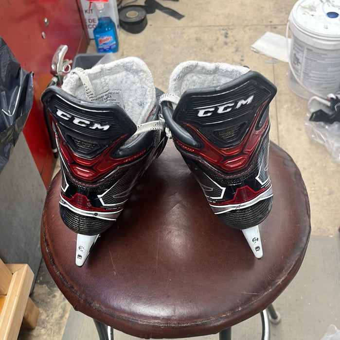 Used CCM JetSpeed FT2 Size 4 Player Skates