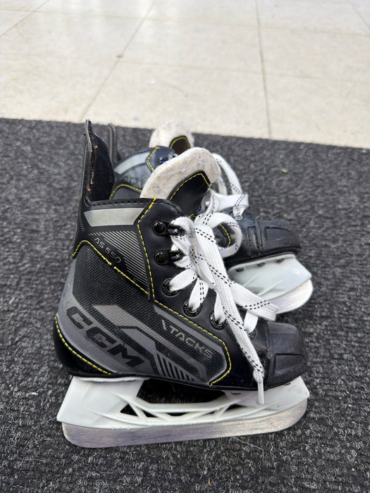 Used CCM AS-550 Youth 9.0 Skates