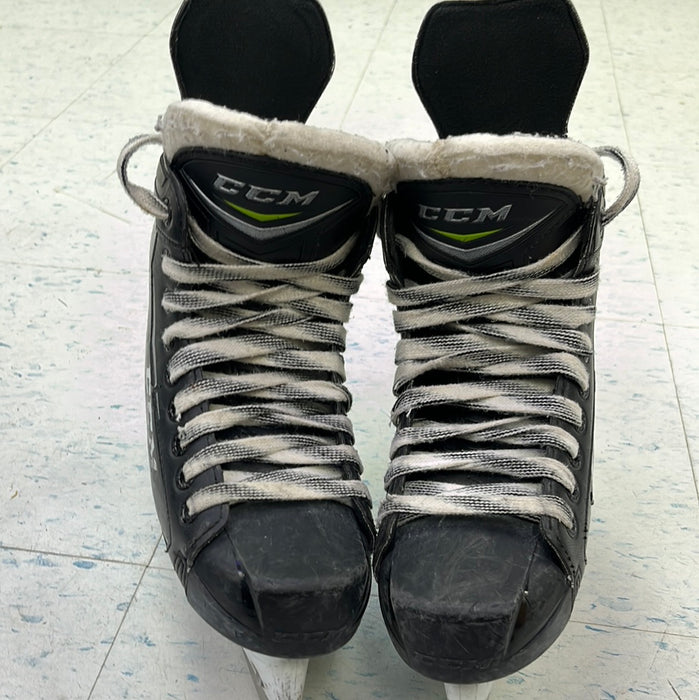 Used CCM Ribcore 64K Size 2.5 Player Skates