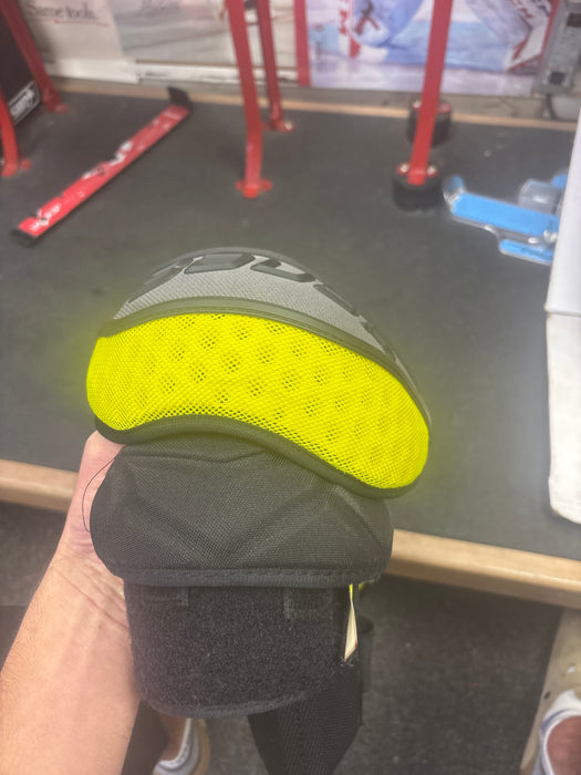 Used Bauer Supreme Ultra Sonic Shoulder Pads Size Junior Medium