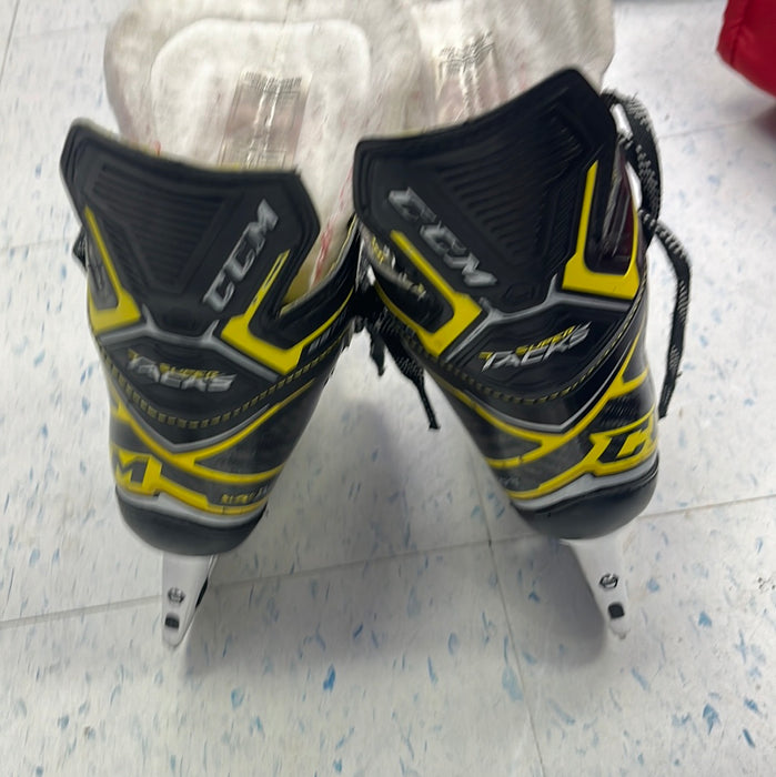 Used CCM SuperTacks 9370 Size 1 Player Skates
