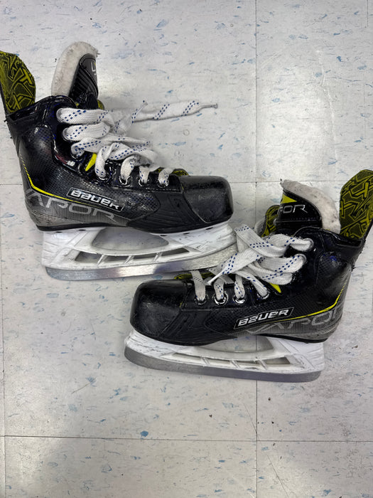 Used Bauer 3X 13.5Y Player Skates