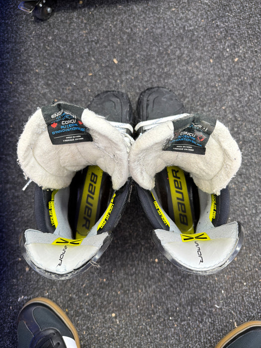 Used Bauer Vapor Hyperlite 2 Size 8.5 Fit 2 Skates