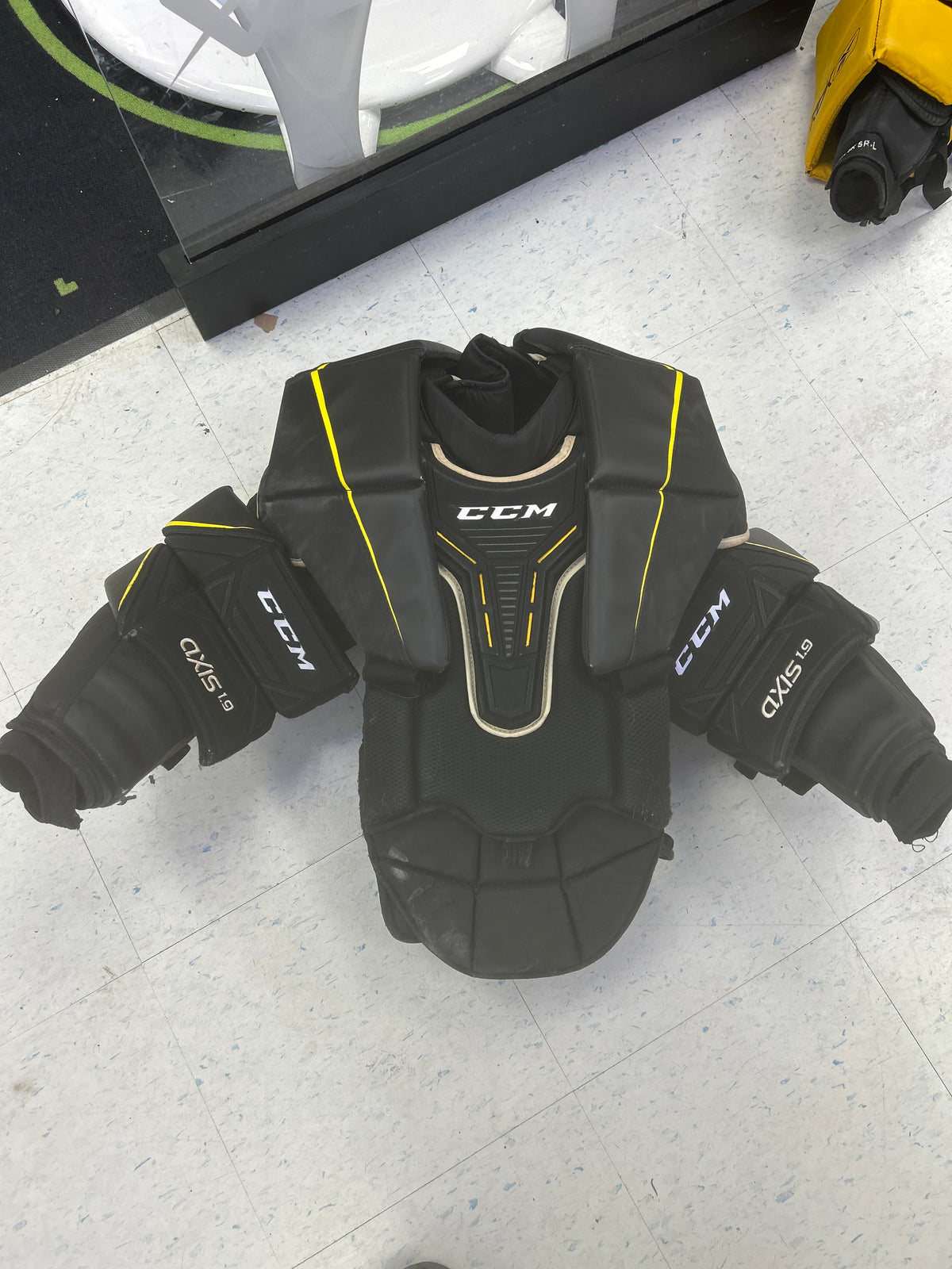 Used CCM Axis 1.9 Intermediate Chest Protector — Crow's Sports Hockey