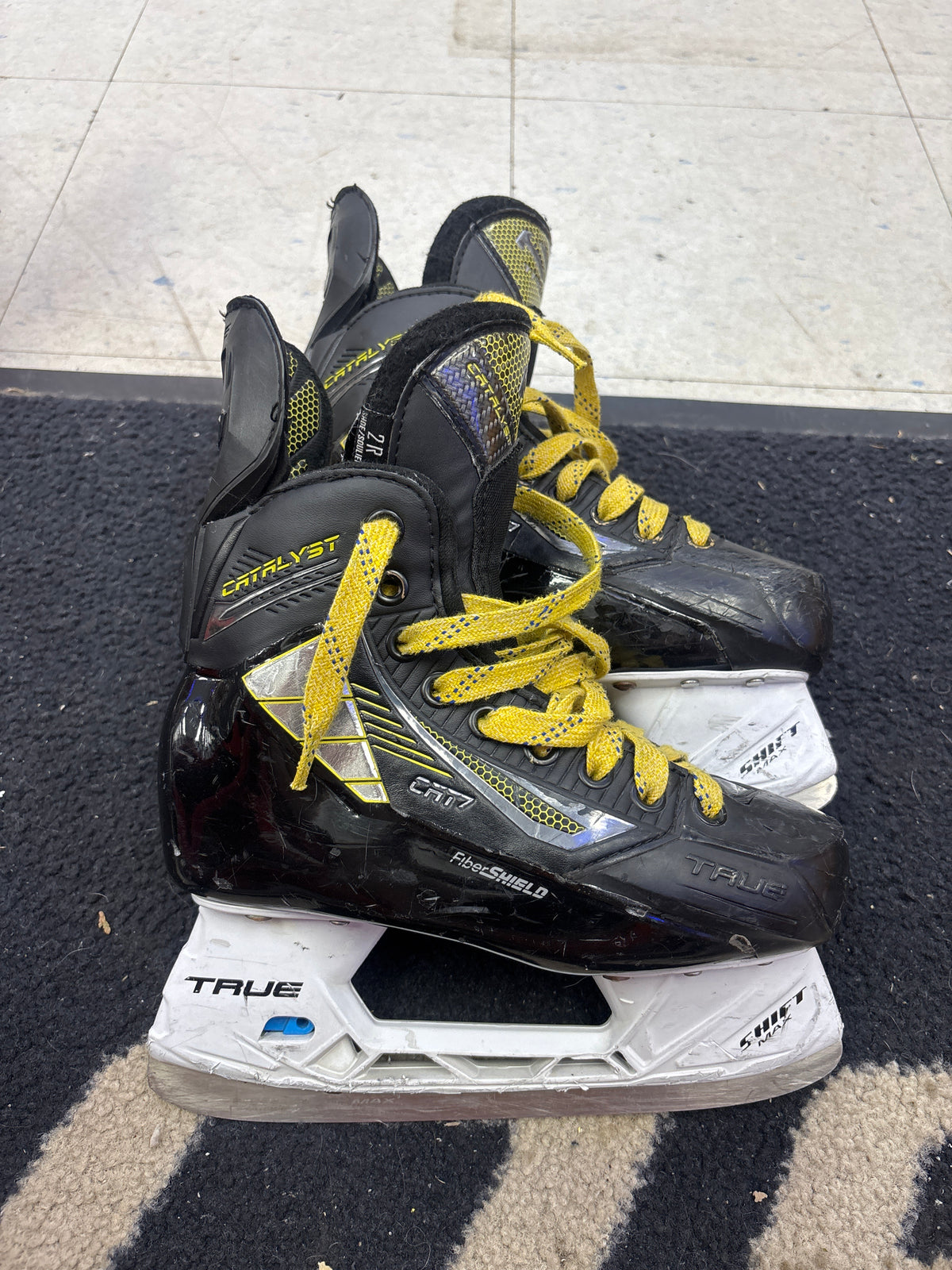 Used True Catalyst 7 Size 2.0R Skates — Crow's Sports Hockey
