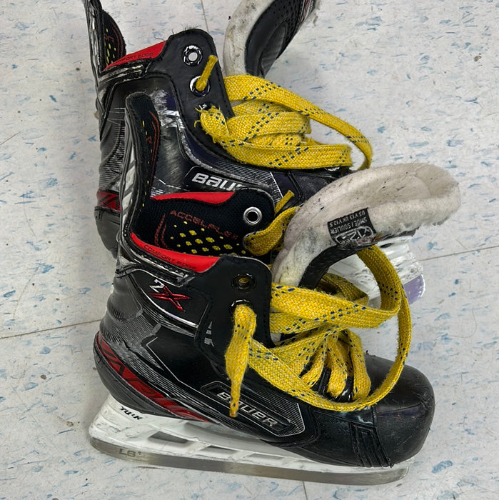 Used Bauer Vapor 2X Size 12 EE Youth Player Skates