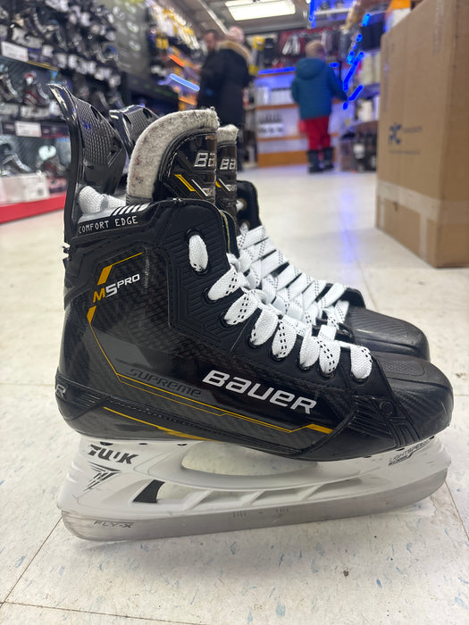 Used Bauer Supreme M5 Pro Senior Size 7 Fit 1