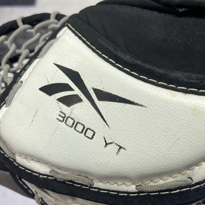Used Reebok 3000 Youth Catcher