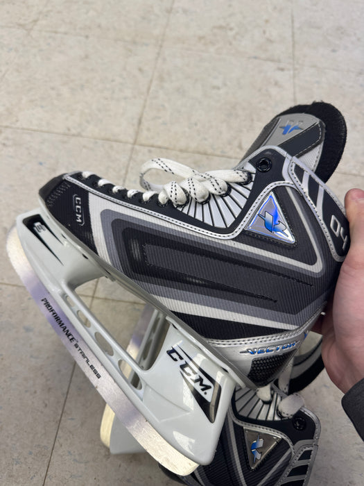 Used CCM Vector 04 Skates 9.0D