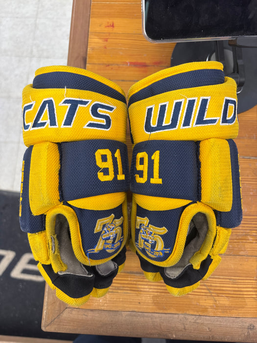Used Fischer CT850 ‘Wildcats’ 12” Junior Gloves