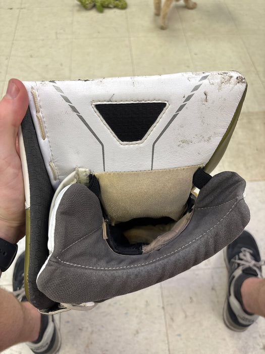 Used OHL Pro Stock Domenic Divincentiis Bauer Vapor Hyperlite 2 Blocker