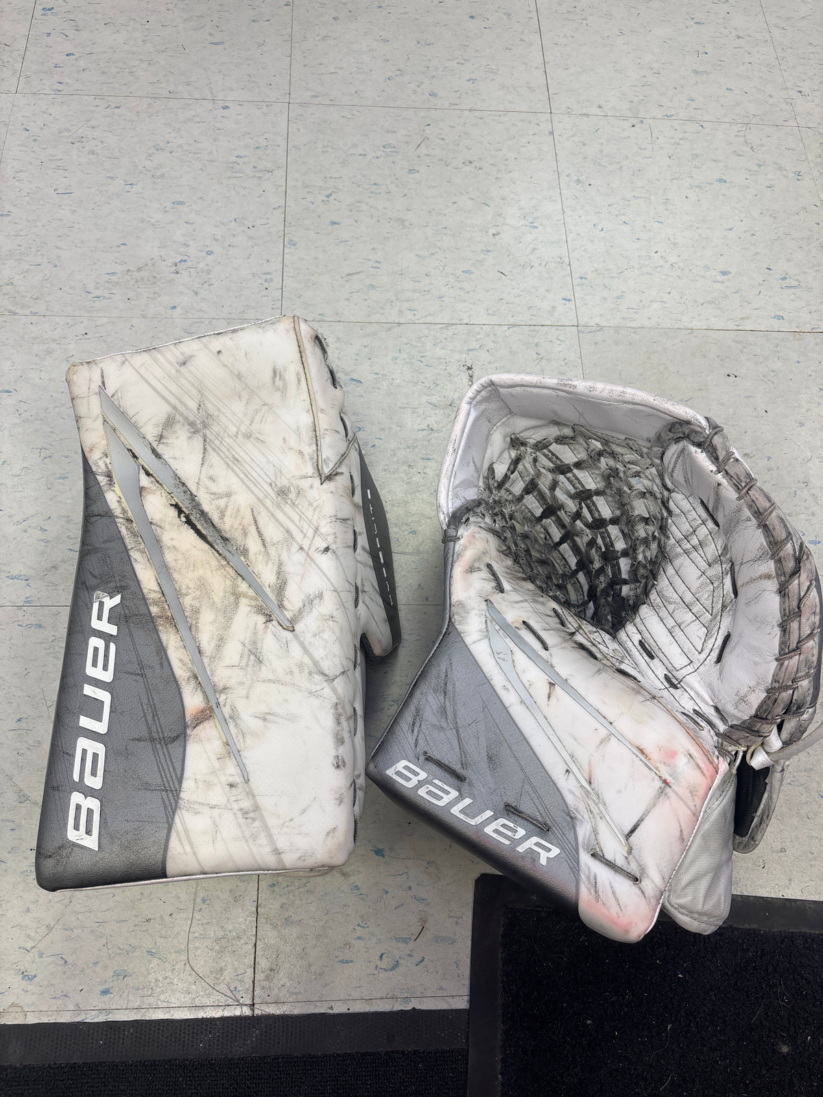 Used Bauer Vapor Hyperlite 2 Senior and Blocker Set — Crow's Sports Hockey