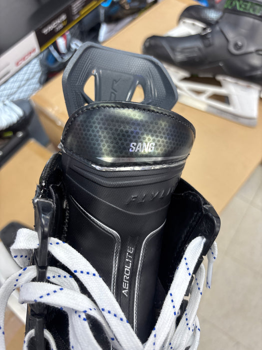 Used Bauer Vapor Flylite Size 9.5 Rowen Sang Senior Skates