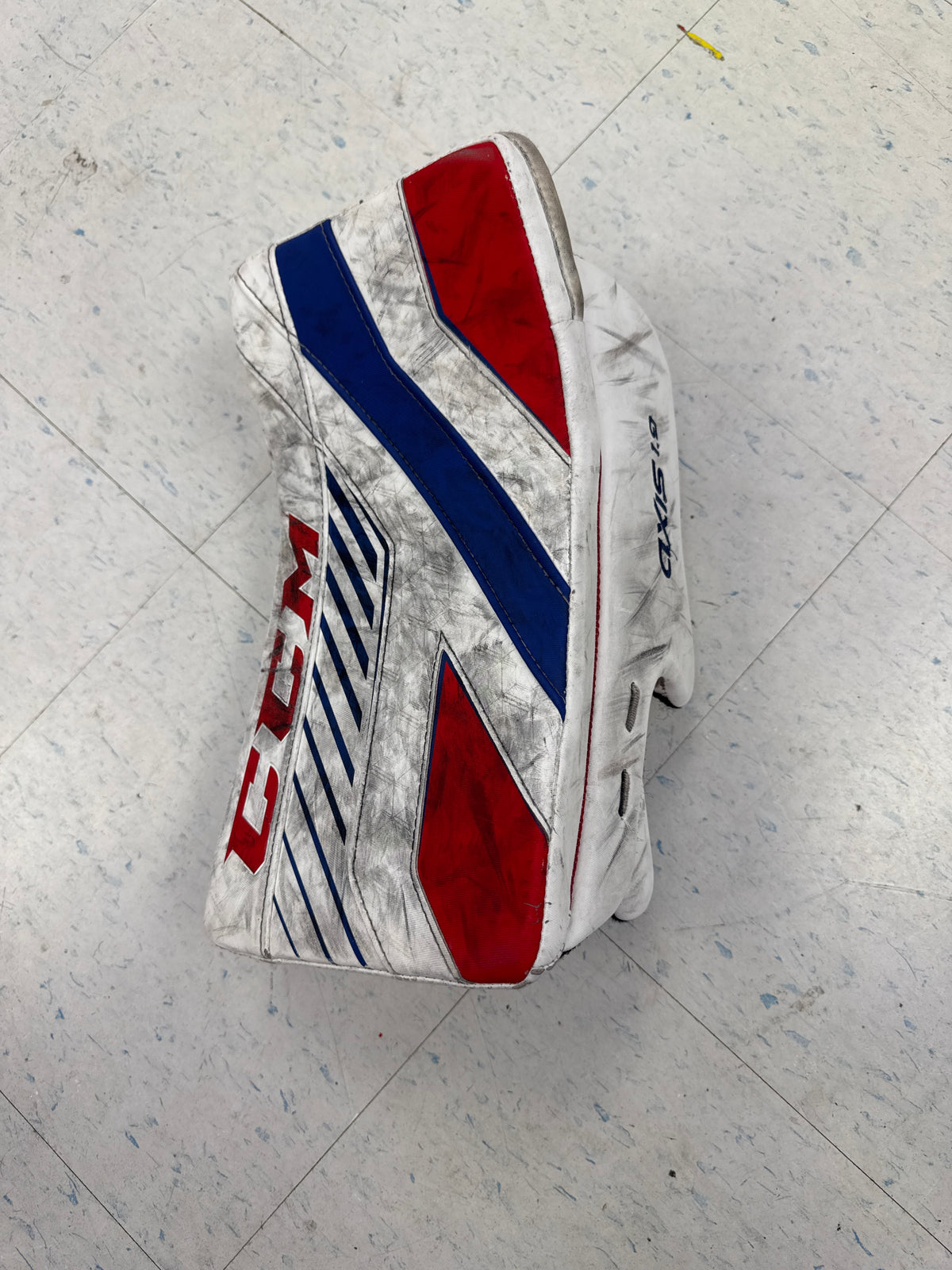 Used CCM Axis 1.9 Senior Blocker — Crow's Sports Hockey