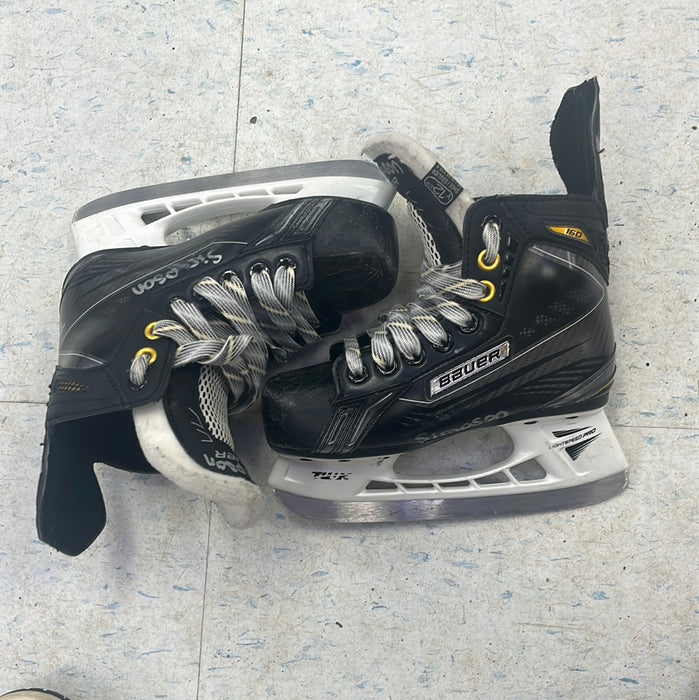Used Bauer Supreme 160 Size 12EE Youth Player Skates