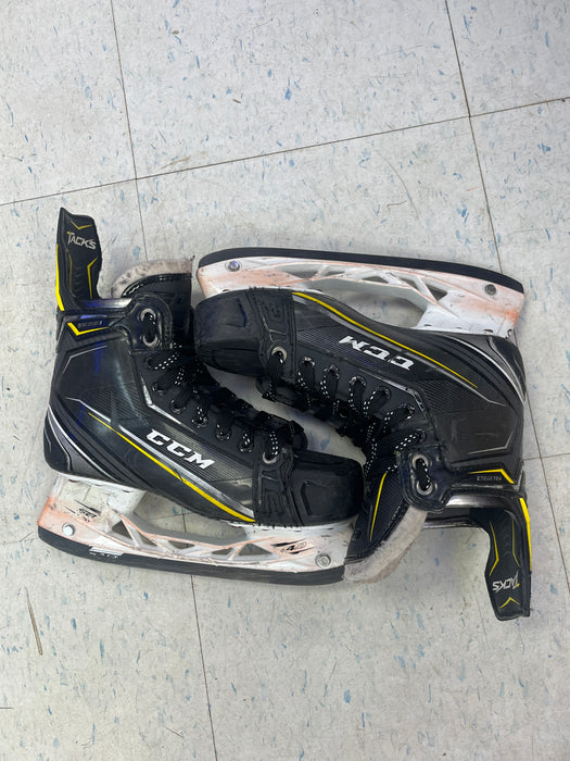 Used CCM Tacks 9090 Size 5.5 Skates