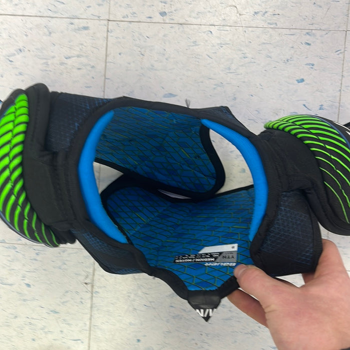 Used Bauer X Youth Medium Shoulder Pads