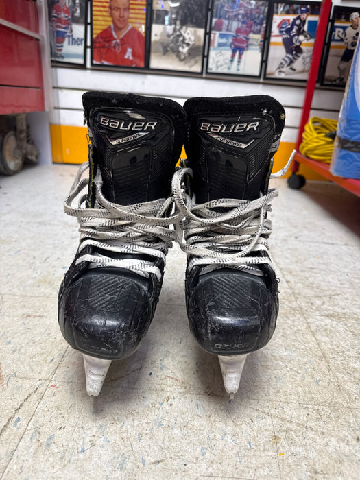 Used Bauer Supreme Matrix Skates Size 4.0 Fit 1