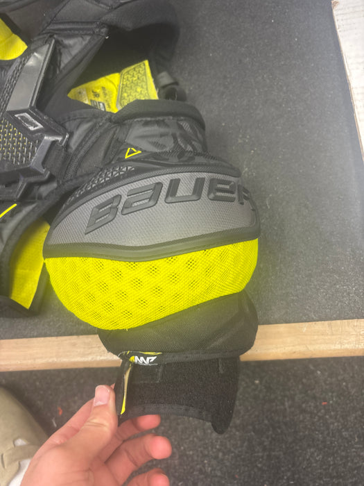 Used Bauer Supreme Ultra Sonic Shoulder Pads Size Junior Medium
