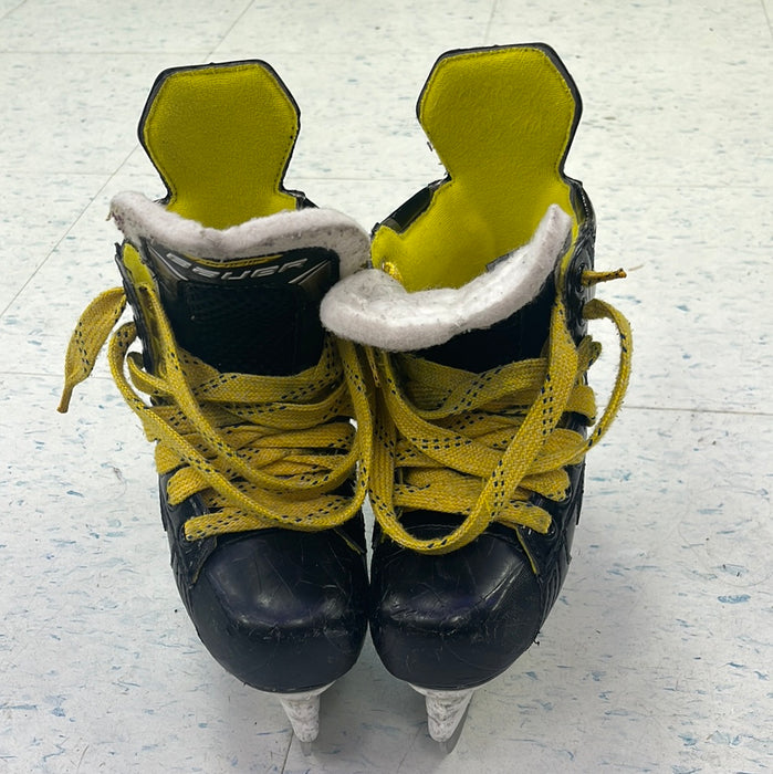 Used Bauer Supreme 3S Size 13 Youth Player Skates