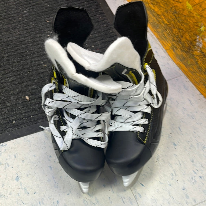 Used Vic Hockey Size 3 Player Skates