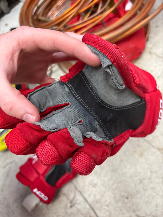 Used CCM JetSpeed FT680 12” Junior Glove