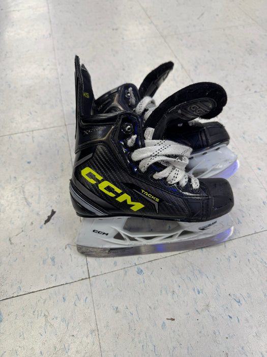 Used CCM XF PRO Skates Y12.5
