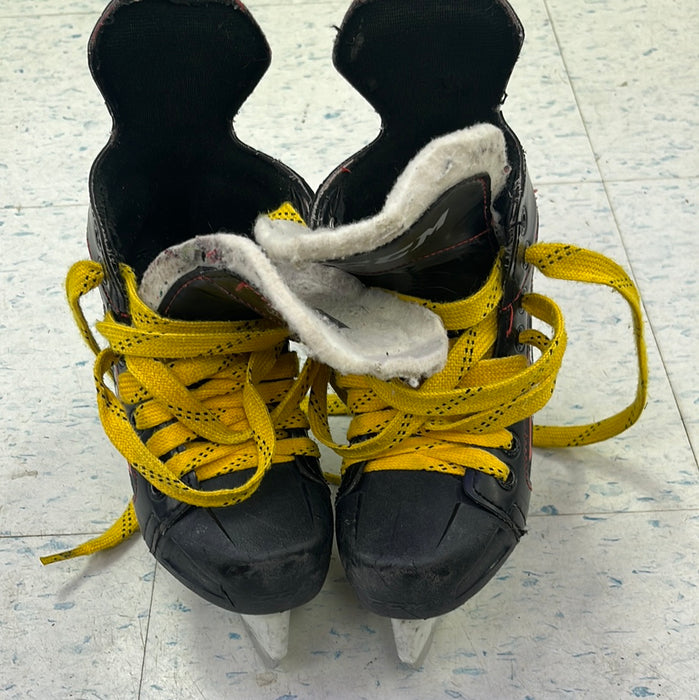 Used CCM FT340 Size 13 Youth Player Skates