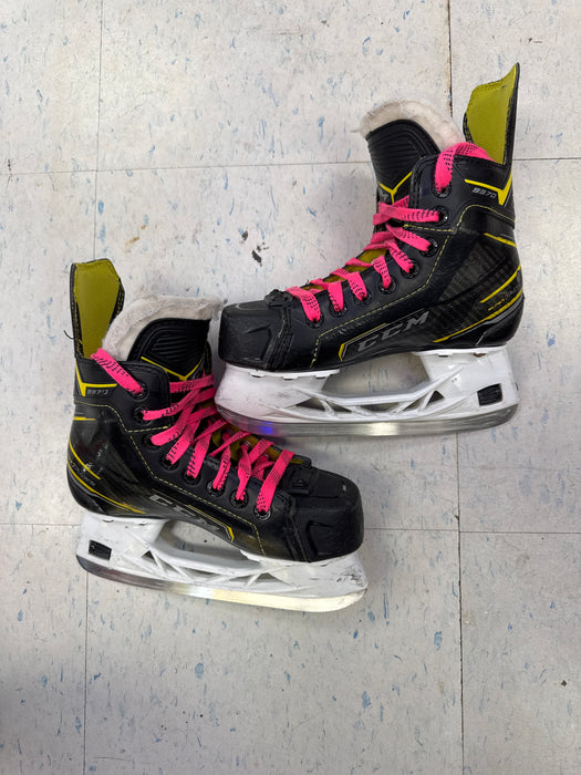 Used CCM Super Tacks 9370 1.0 Player Skates