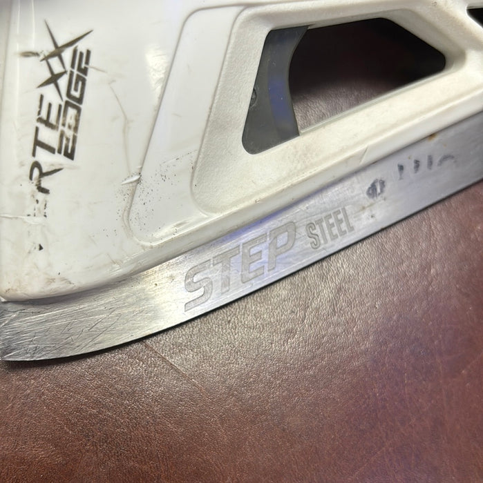 Used Bauer Vapor x2.7 Size 1.0 Junior Goal Skates