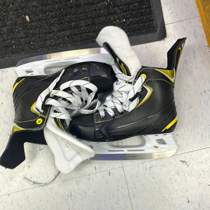 Used Vic Hockey Size 3 Player Skates