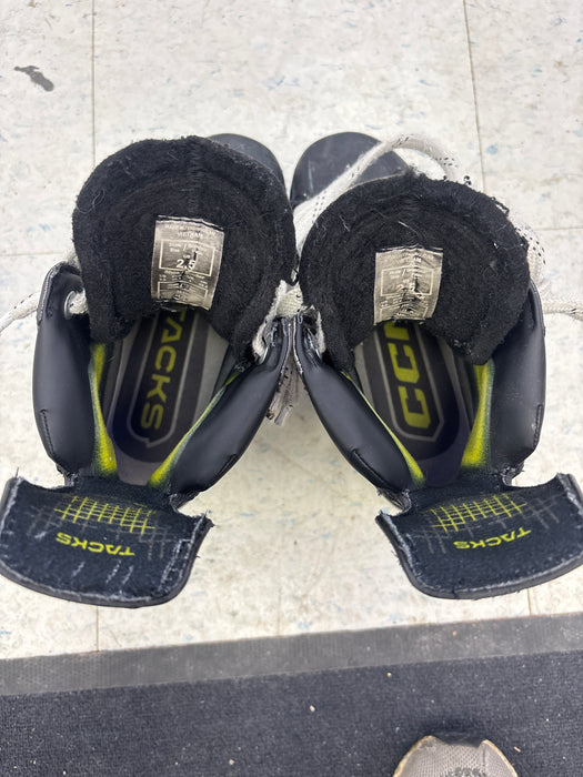Used CCM Tacks XF80 Size 2.5R Skates