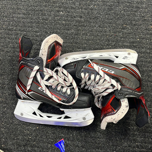 Used CCM JetSpeed FT380 Size 5 Player Skates