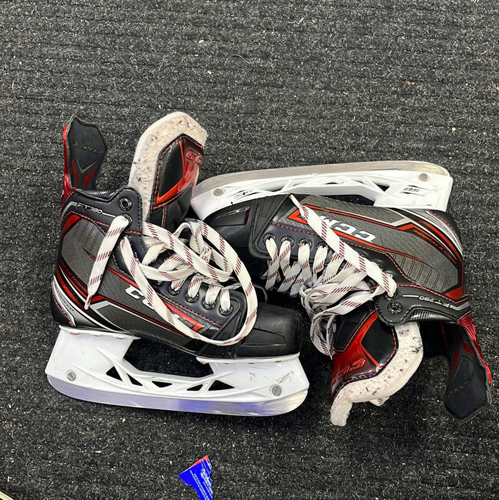 Used CCM JetSpeed FT380 Size 5 Player Skates