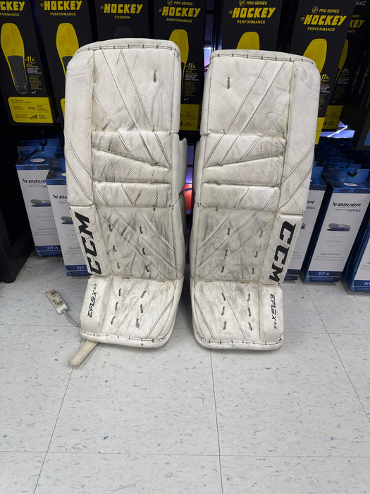 Used CCM Eflex 5.5 26+1” Goalie Leg Pads
