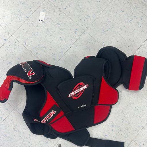 Used Easton Cyclone Sr Shoulder Pads